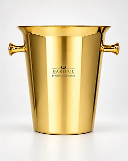 Zlatna metalna posuda za led